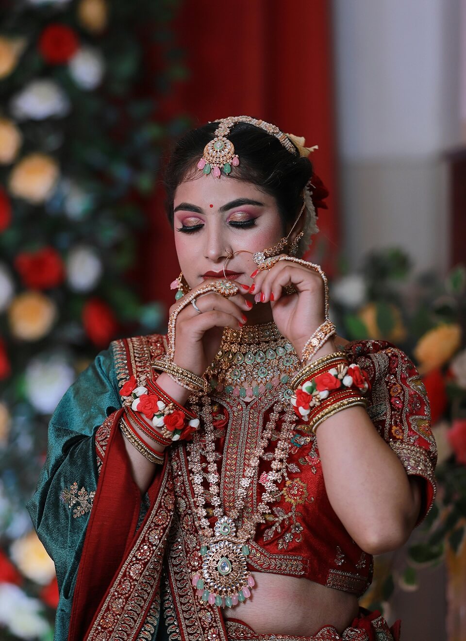woman-traditional-dress-with-red-gold-necklace (1)
